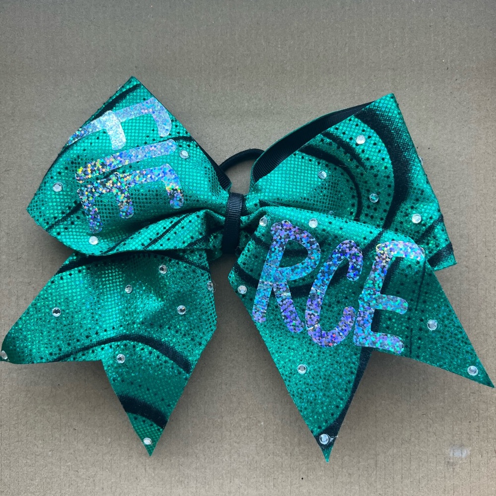 Cheer Bow “Fierce” 🎀3 for 35⭐️